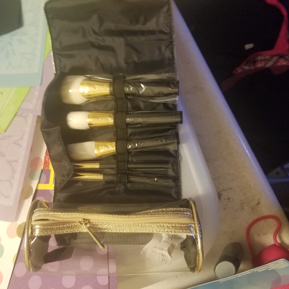 Tarte brushes